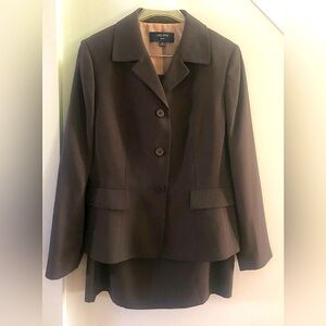 Jones Wear women’s skirt suit in chocolate and beige